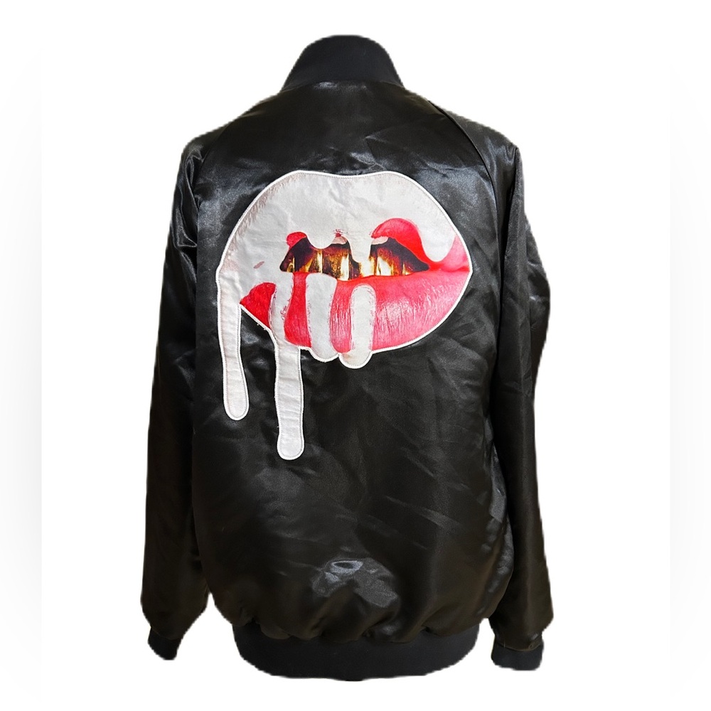AUTHENTIC Kylie Cosmetics Jenner Lips Satin Bomber Jacket disco retro L Kuwtk